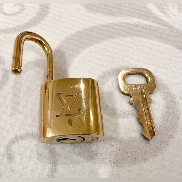 Louis Vuitton gold brass lock and key set necklace #310 Polished ready to wear - Picture 9 of 15